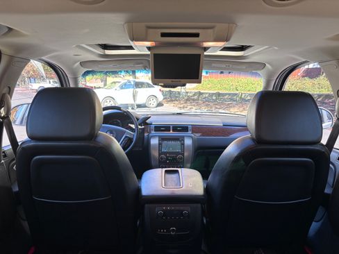 Used 2007 GMC Yukon SLT w/ SLT Preferred Equipment Group AWD/4WD image 13