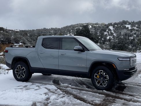 Used 2022 Rivian R1T Launch Edition image 5