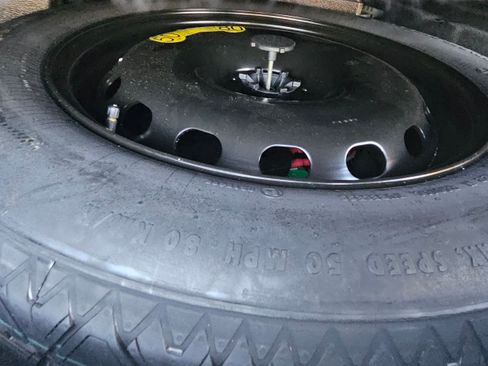 Used 2019 Jaguar F-PACE Premium image 26