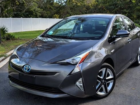 Used 2017 Toyota Prius Four Touring image 1