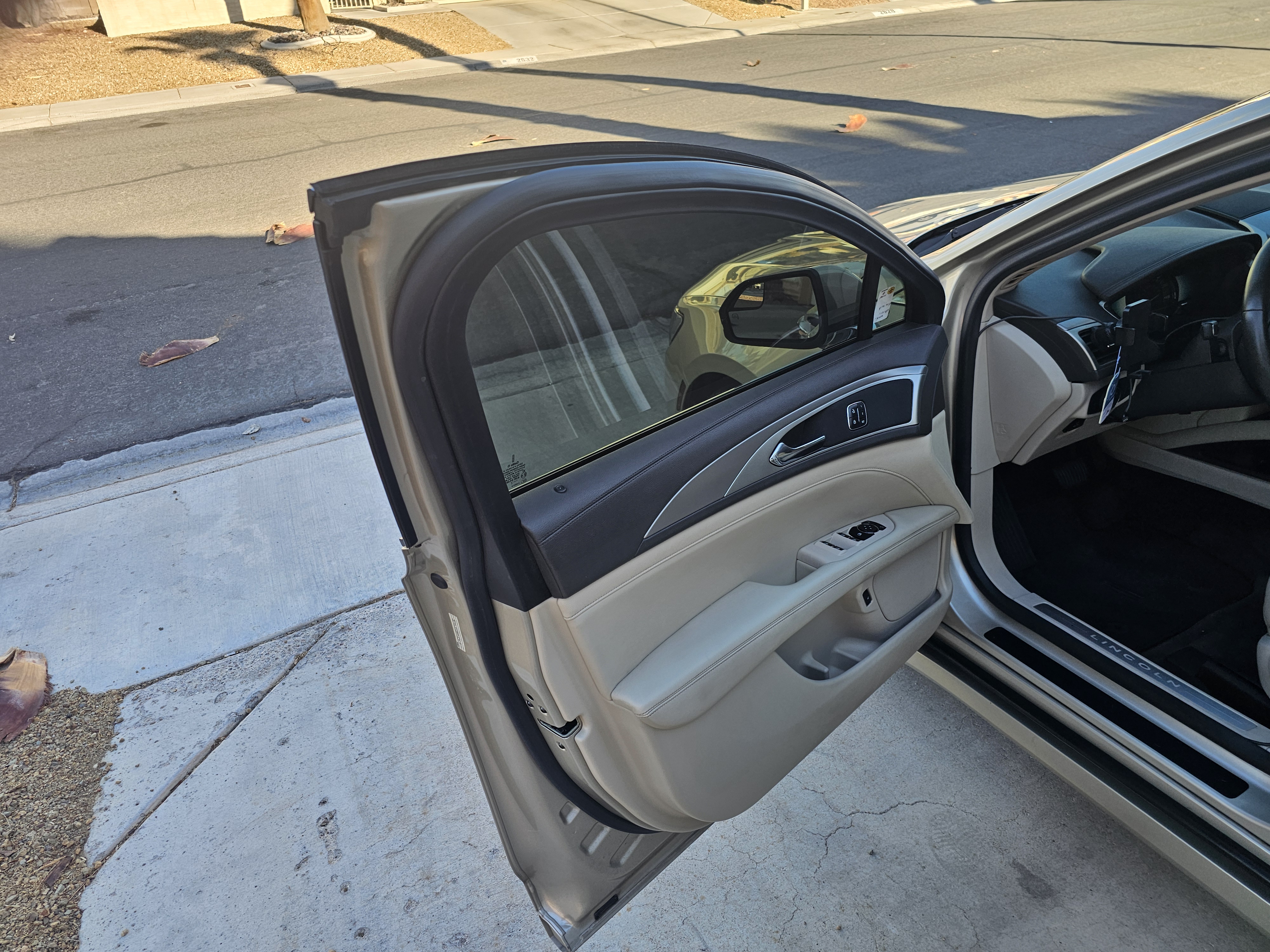Used 2017 Lincoln MKZ Premiere FWD image 14