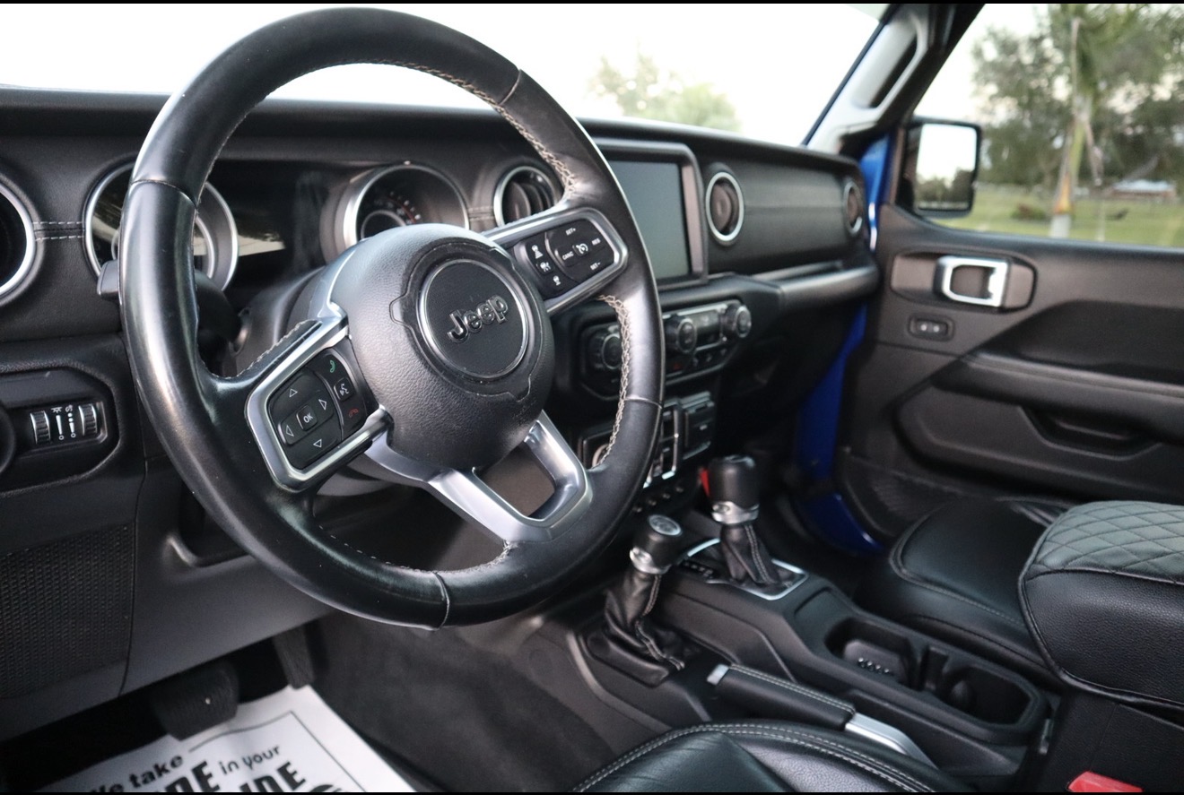 Used 2019 Jeep Wrangler Unlimited Sahara AWD/4WD image 13