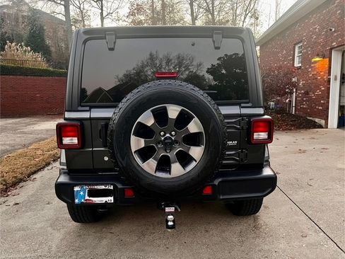 Used 2018 Jeep Wrangler Unlimited Sahara image 5