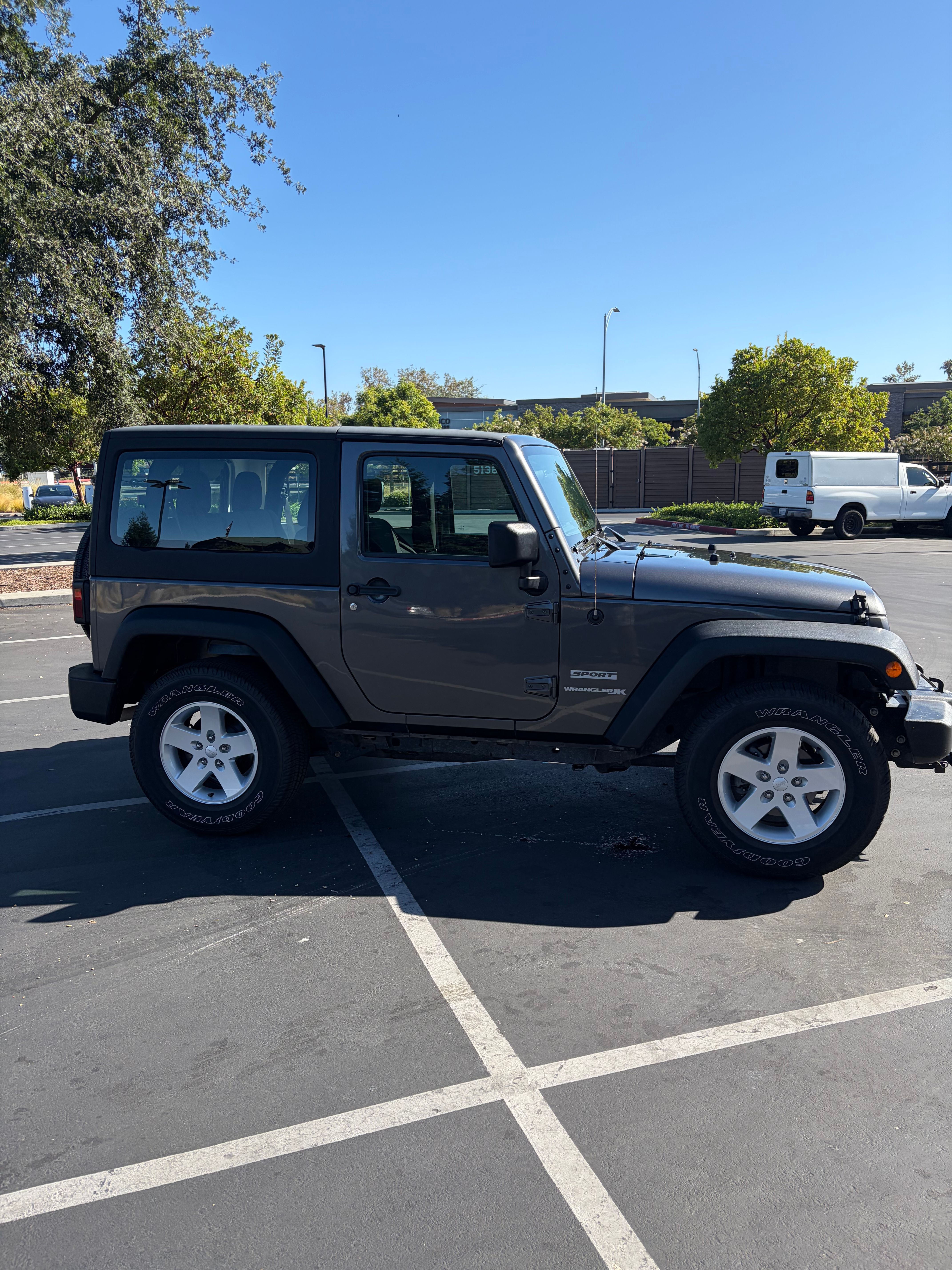 Used 2018 Jeep Wrangler Sport AWD/4WD image 4