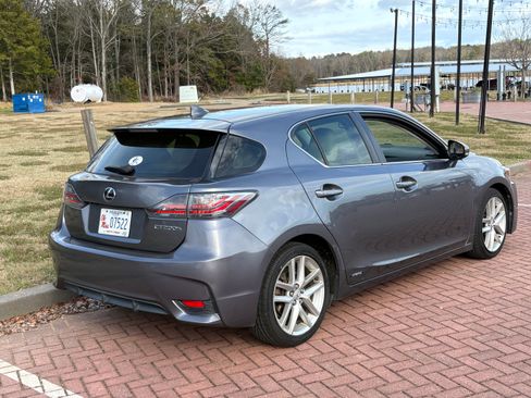 Used 2015 Lexus CT 200h image 2