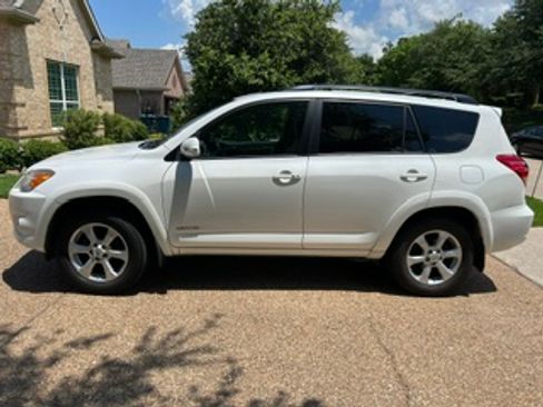 Used 2011 Toyota RAV4 Limited w/ Limited Extra Value Pkg FWD image 1