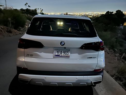 Used 2024 BMW X5 sDrive40i w/ Premium Package image 2