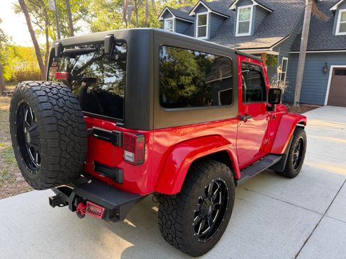 Used 2017 Jeep Wrangler Sahara w/ Connectivity Group AWD/4WD image 4