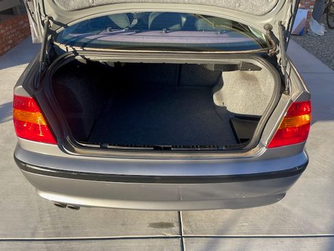 Used 2004 BMW 330xi Sedan image 8