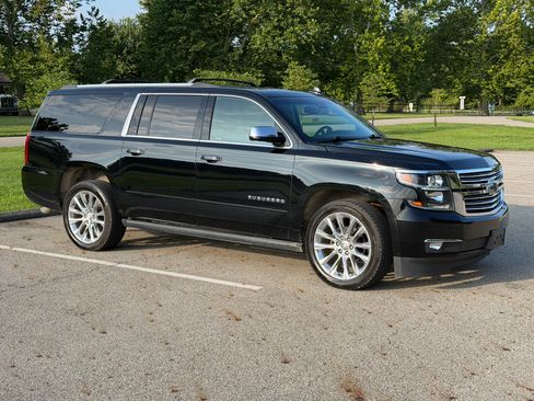 Used 2019 Chevrolet Suburban Premier w/ Premier Plus Edition AWD/4WD image 14