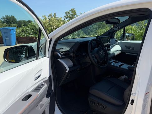Used 2022 Toyota Sienna XSE w/ XSE Plus Package AWD/4WD image 9