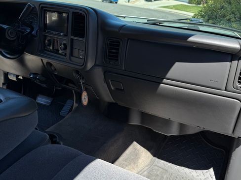 Used 2005 Chevrolet Silverado 2500 LS RWD image 14