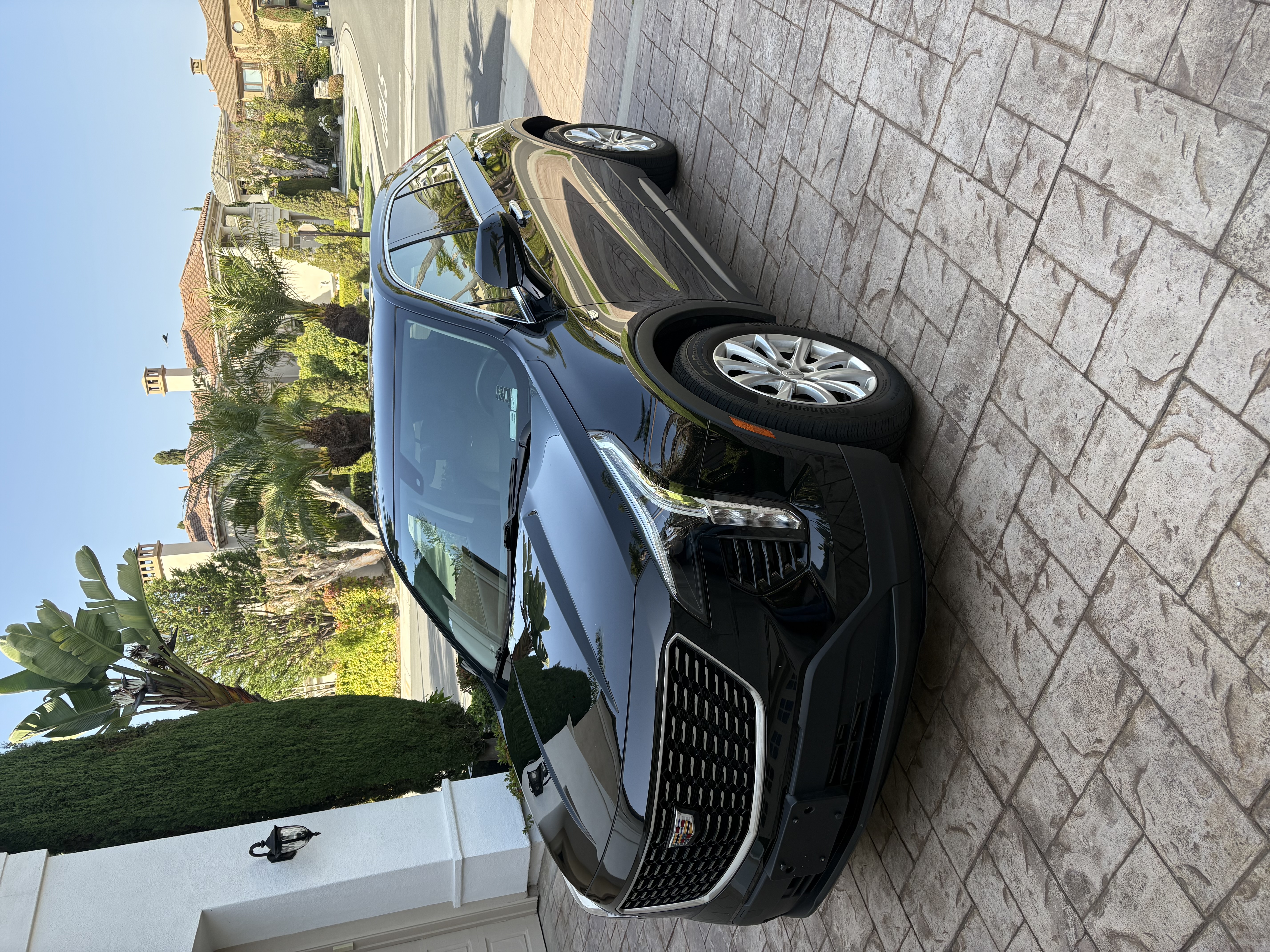 Used 2019 Cadillac XT4 Luxury FWD image 1