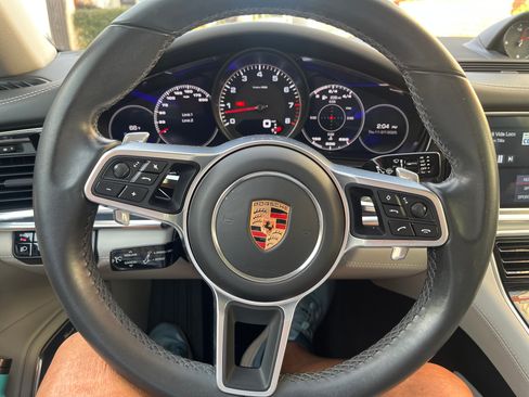 Used 2020 Porsche Panamera 4S image 8