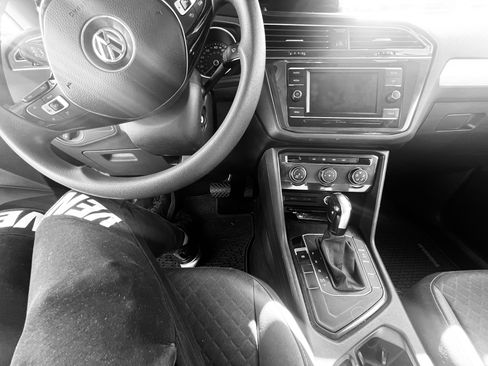 Used 2021 Volkswagen Tiguan S image 13