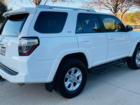 Used 2014 Toyota 4Runner SR5 image 4