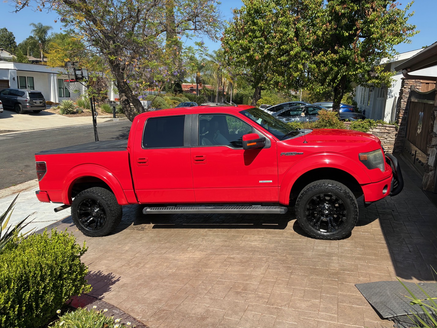 Used 2014 Ford F150 FX4 w/ Equipment Group 402A Luxury AWD/4WD image 1