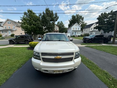 Used 2013 Chevrolet Avalanche LTZ AWD/4WD image 5