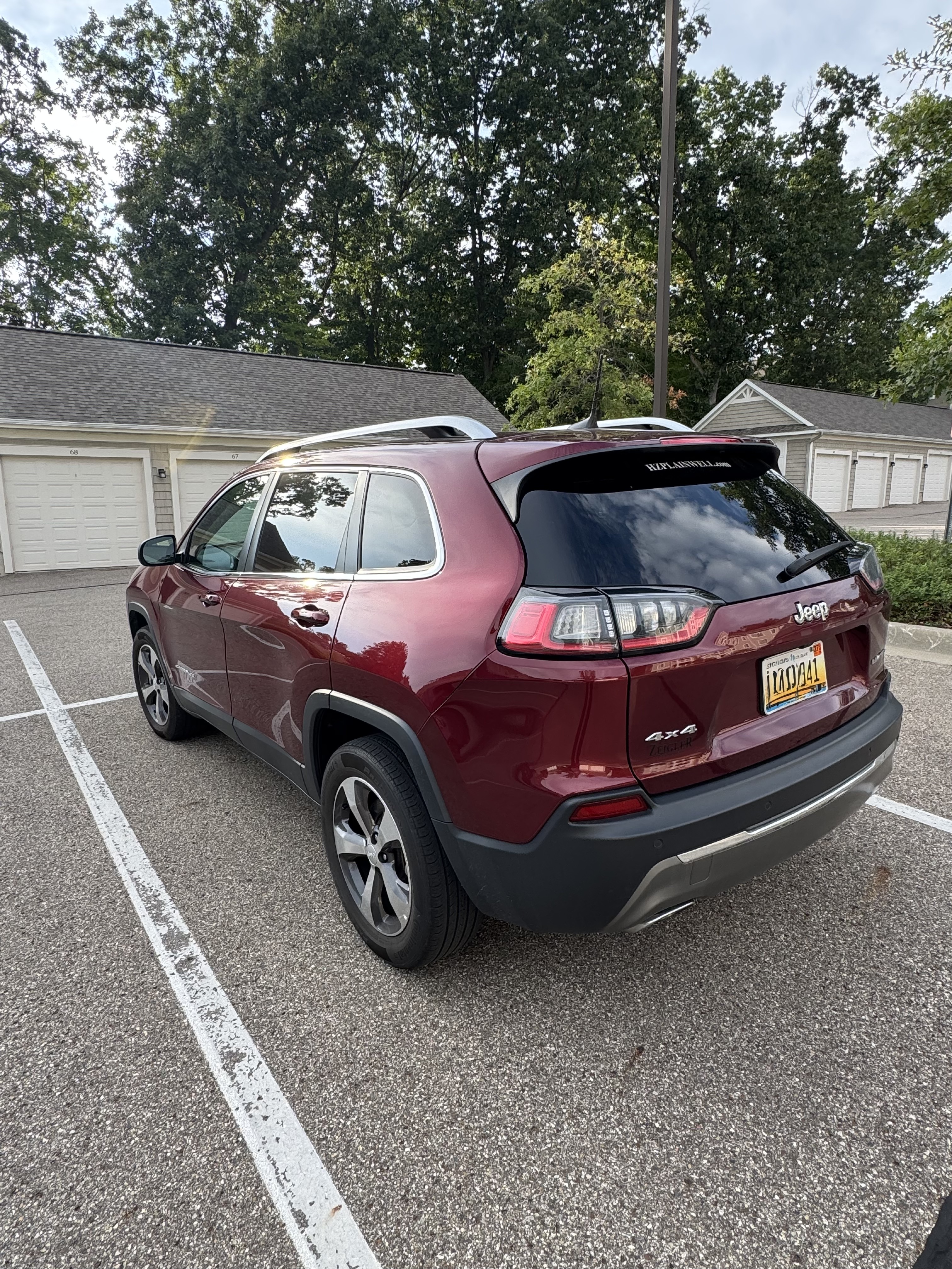 Used 2019 Jeep Cherokee Limited AWD/4WD image 2
