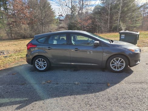 Used 2018 Ford Focus SE image 5