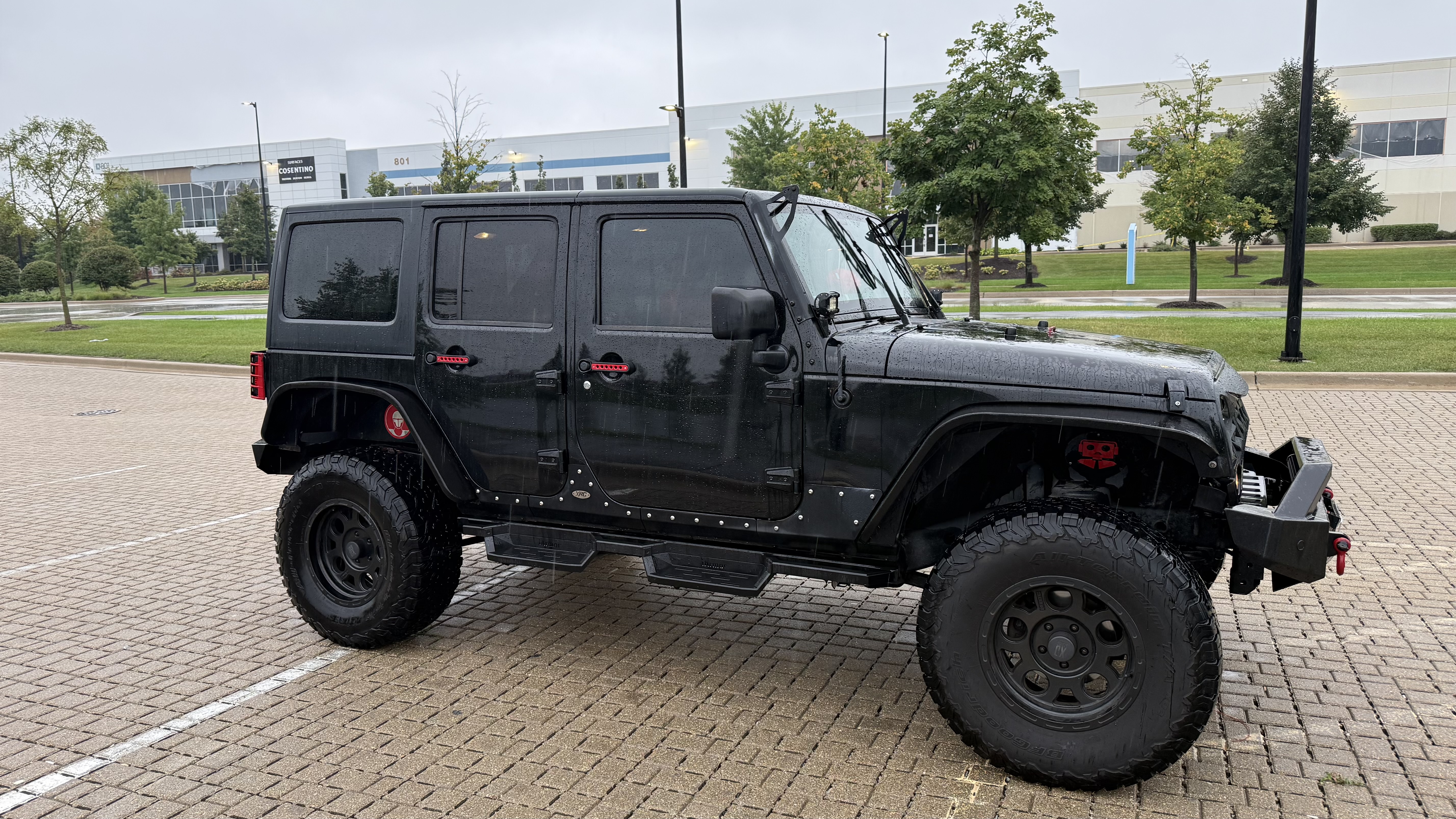 Used 2014 Jeep Wrangler Unlimited Sahara w/ Mopar Chrome Edition Group AWD/4WD image 4