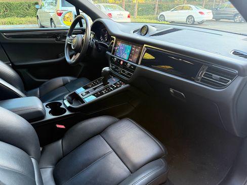 Used 2022 Porsche Macan image 9