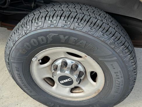 Used 2006 GMC Savana 3500 SLE Extended Van 3D w/ LT Preferred Equipment Group image 13