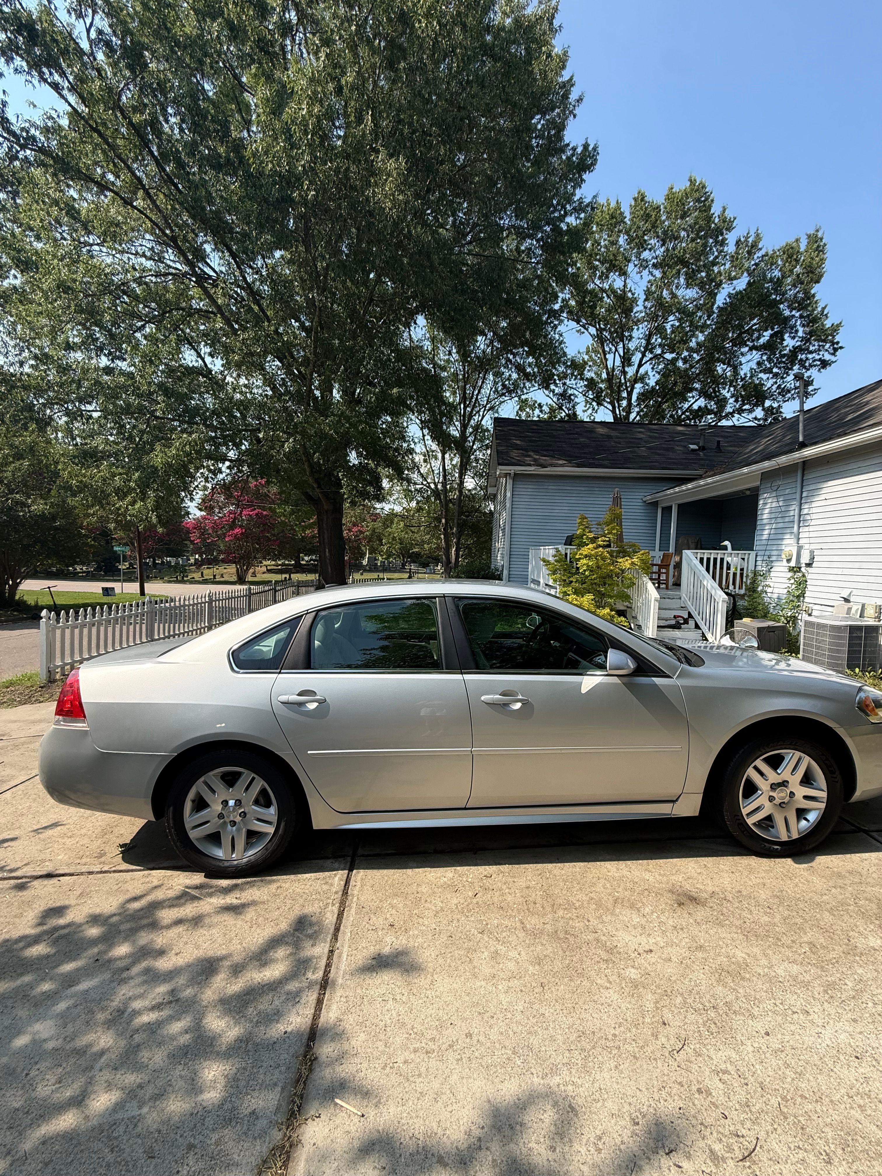 Used 2016 Chevrolet Impala LT FWD image 4