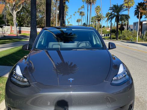 Used 2021 Tesla Model Y Long Range image 4