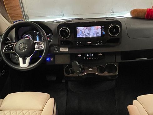Used 2023 Mercedes-Benz Sprinter 2500 image 11