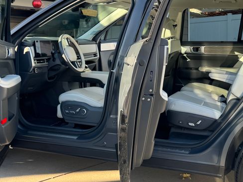 Used 2024 Hyundai Santa Fe Calligraphy image 9