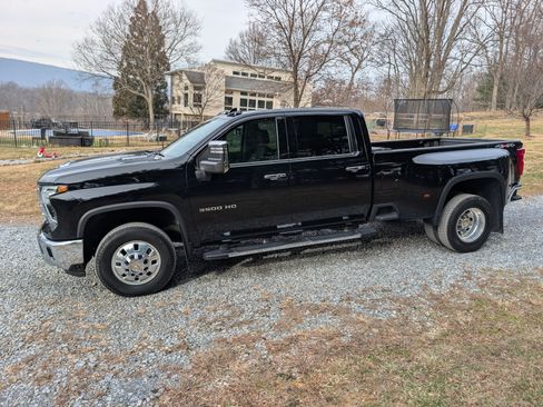 Used 2024 Chevrolet Silverado 3500 LTZ w/ LTZ Plus Package image 8