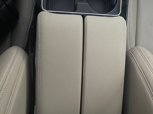 Used 2023 Land Rover Range Rover Velar S image 9