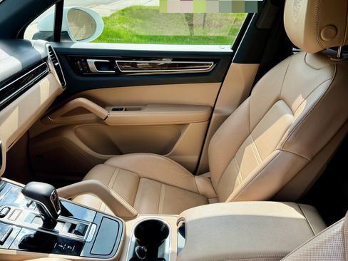 Used 2019 Porsche Cayenne image 16