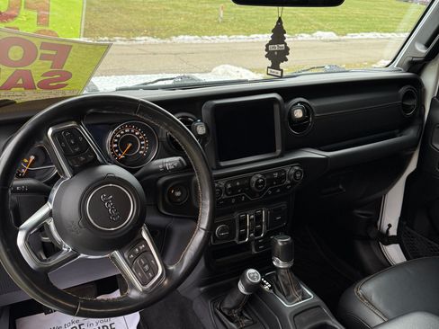 Used 2021 Jeep Gladiator Overland image 16