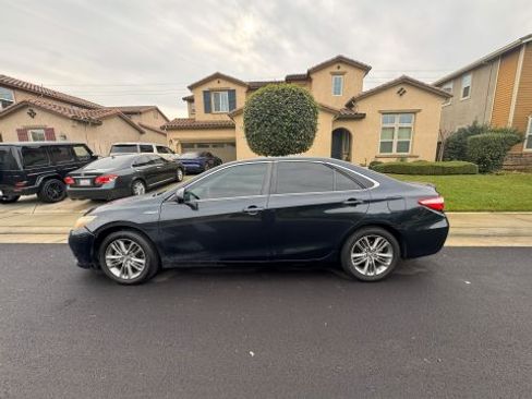 Used 2015 Toyota Camry SE image 2