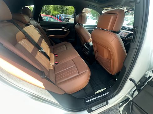 Used 2019 Audi e-tron Premium Plus image 9