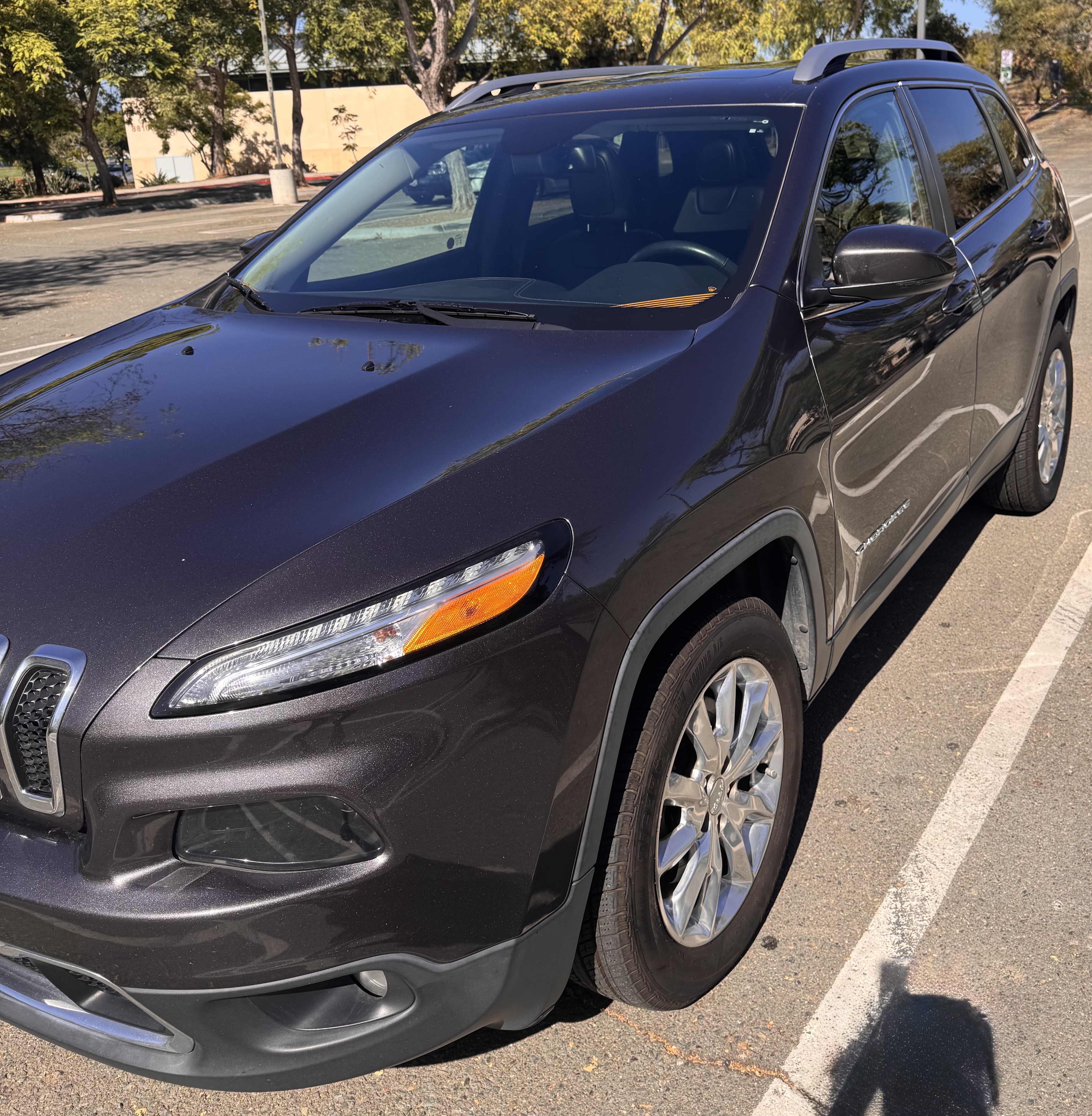 Used 2016 Jeep Cherokee Limited w/ Luxury Group AWD/4WD image 5