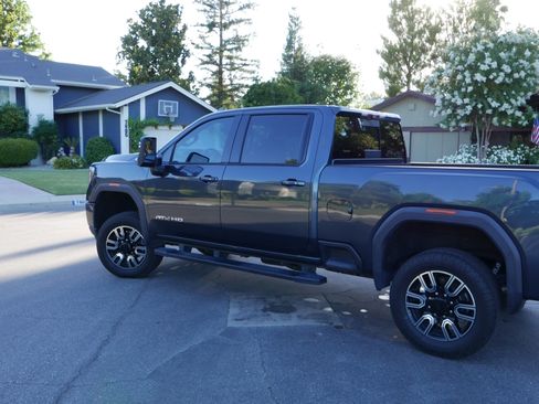 Used 2020 GMC Sierra 2500 AT4 w/ AT4 Premium Package AWD/4WD image 5