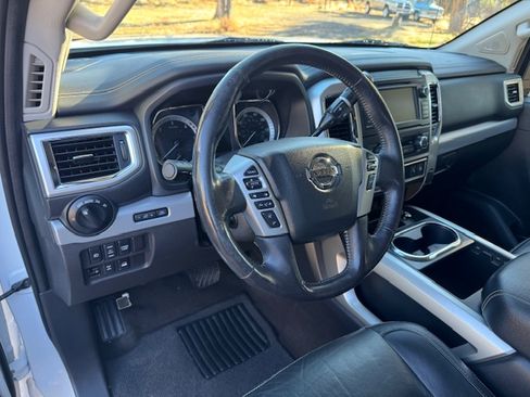 Used 2019 Nissan Titan PRO-4X w/ Pro-4x Convenience Package image 18