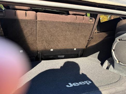 Used 2013 Jeep Wrangler Unlimited Sahara image 15