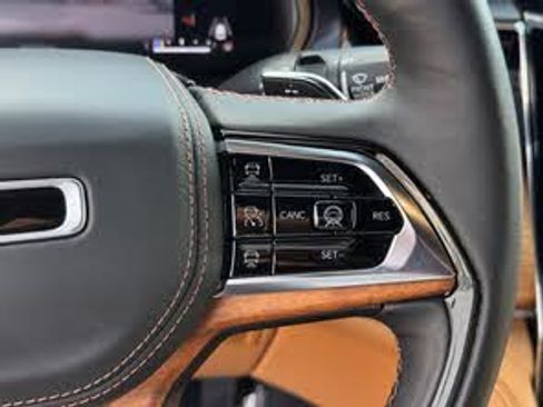 Used 2022 Jeep Grand Cherokee Summit image 9