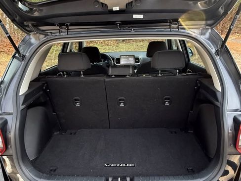 Used 2024 Hyundai Venue SEL image 12