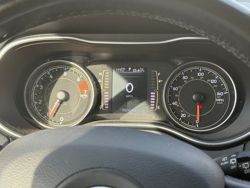 Used 2020 Jeep Cherokee Latitude Plus w/ Cold Weather Group image 13