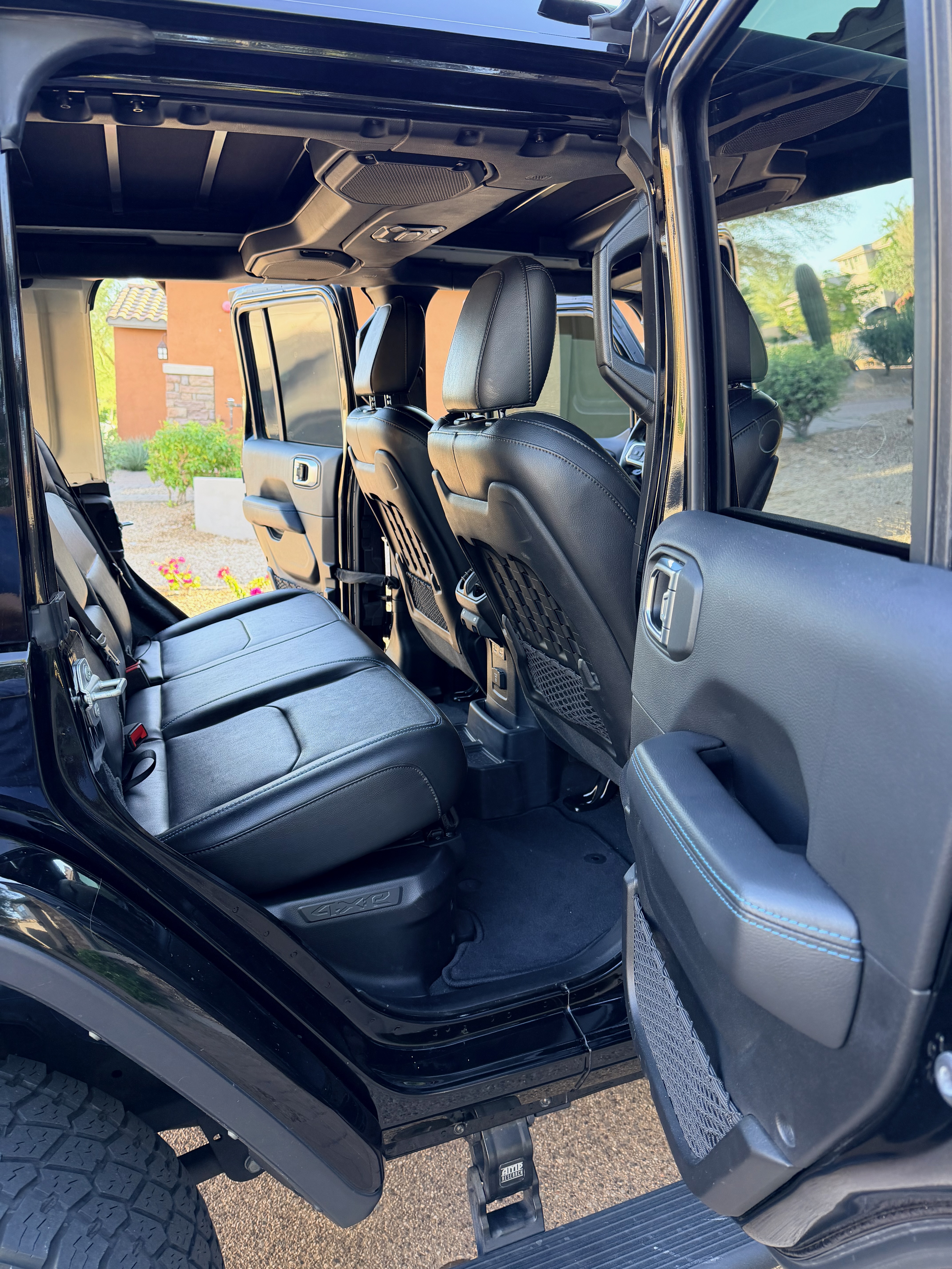Used 2022 Jeep Wrangler Unlimited Rubicon 4xe w/ Steel Bumper Group AWD/4WD image 6