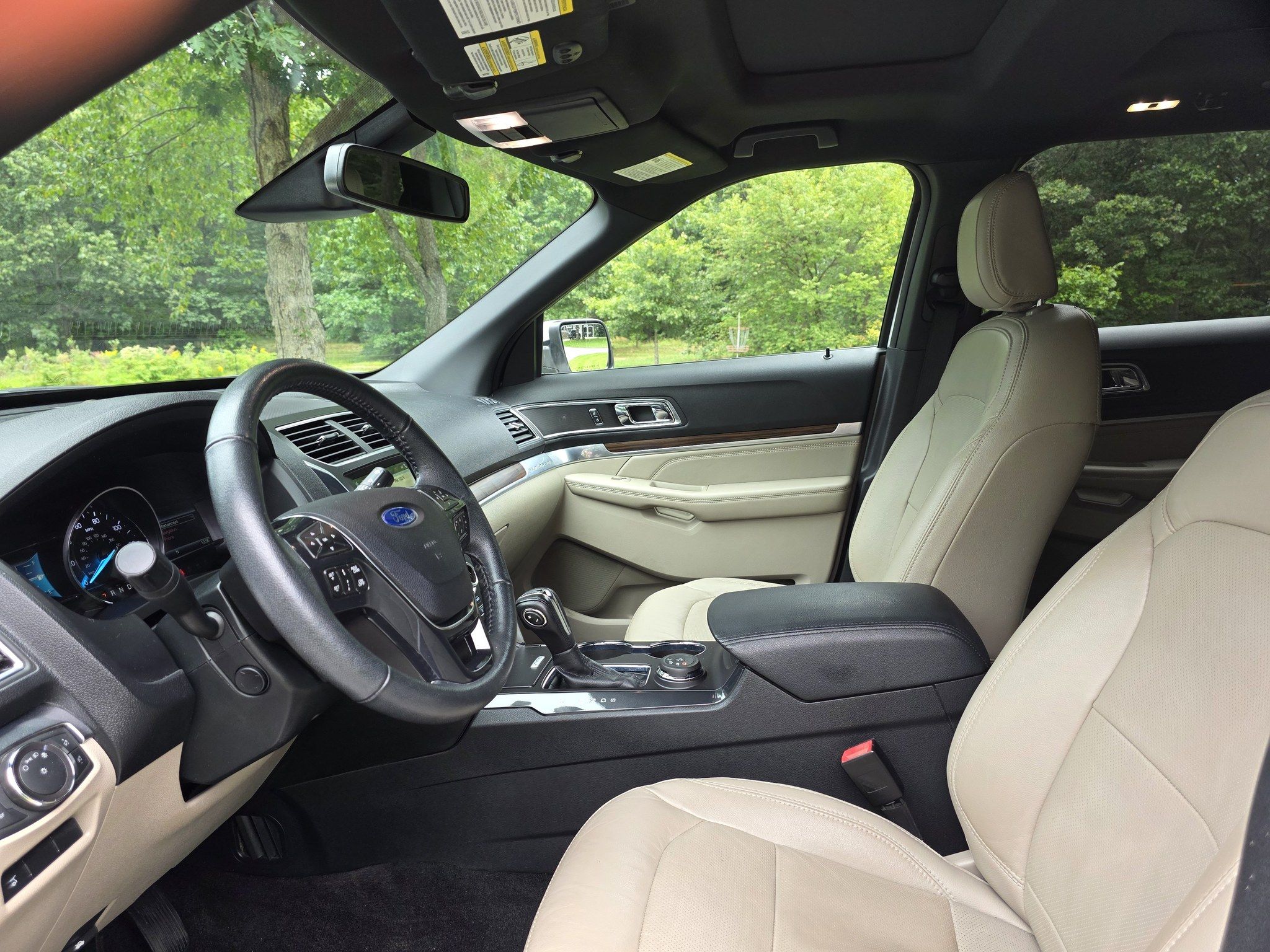 Used 2018 Ford Explorer Limited w/ Equipment Group 301A AWD/4WD image 17