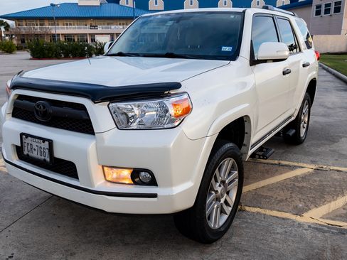 Used 2011 Toyota 4Runner Limited image 9