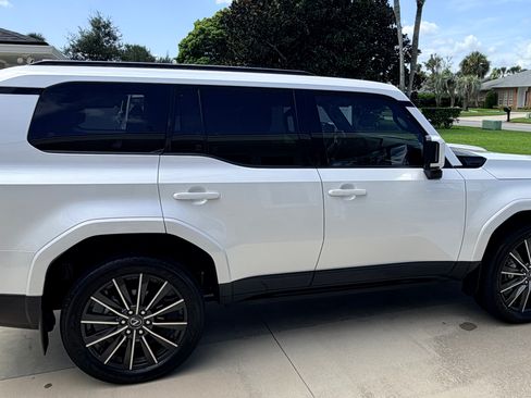 Used 2024 Lexus GX 550 w/ Cold Area Package AWD/4WD image 11