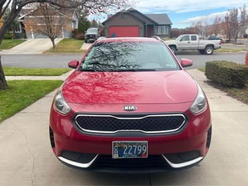 Used 2017 Kia Niro LX image 2