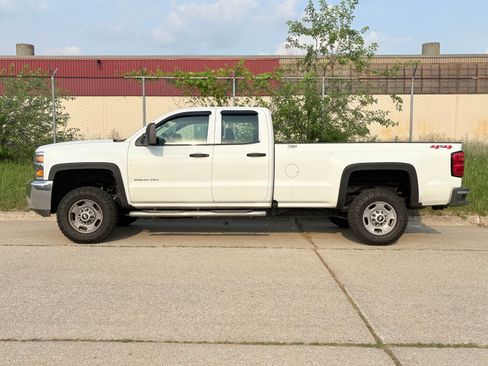 Used 2019 Chevrolet Silverado 2500 W/T AWD/4WD image 4